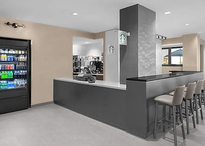 Courtyard By Marriott Clearwater Hotel